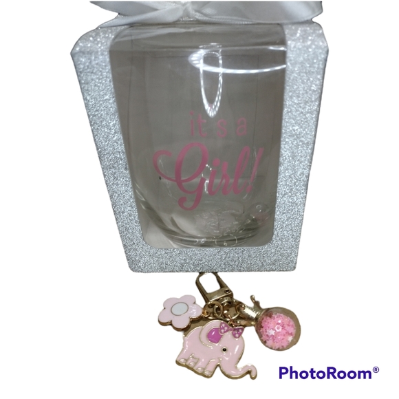 "It's a girl" wine glass and key chain - Picture 1 of 3
